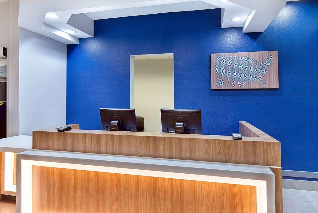 Microtel Inn And Suites By Wyndham Opelika Interior foto